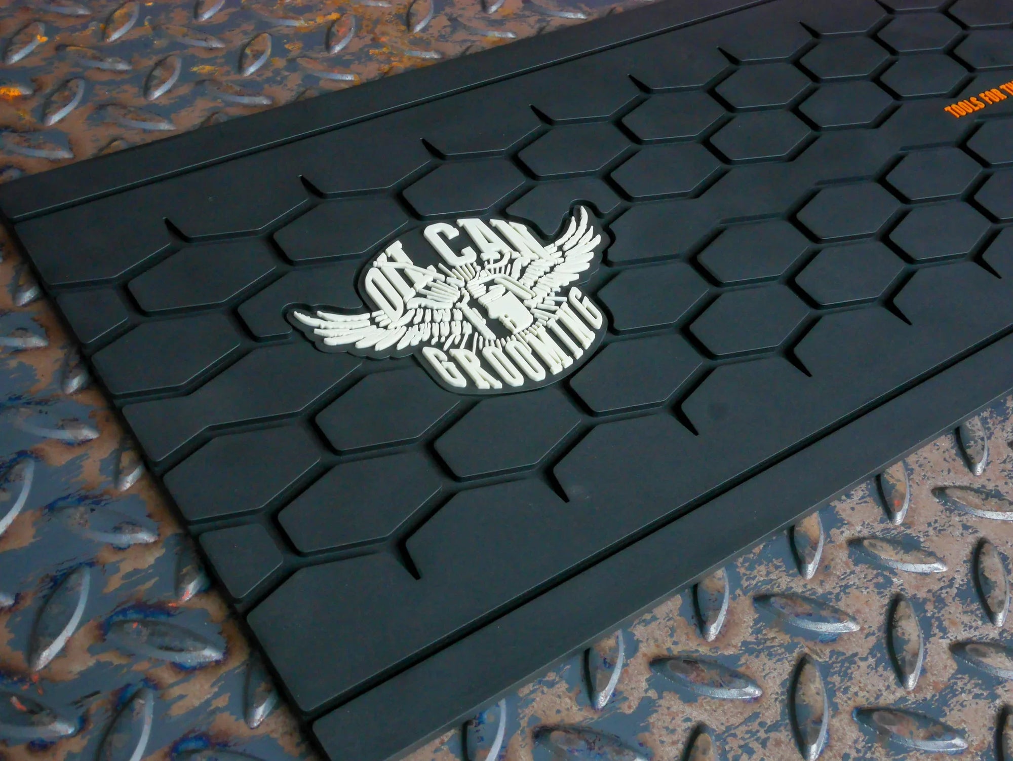 Oil Can Grooming Tool Mat